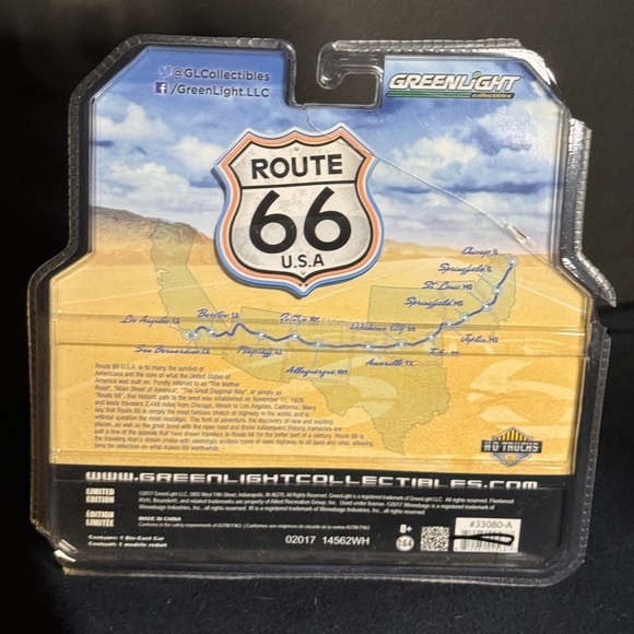 Greenlight 1973 Winnebago Chieftain RV - Picture 3 of 3